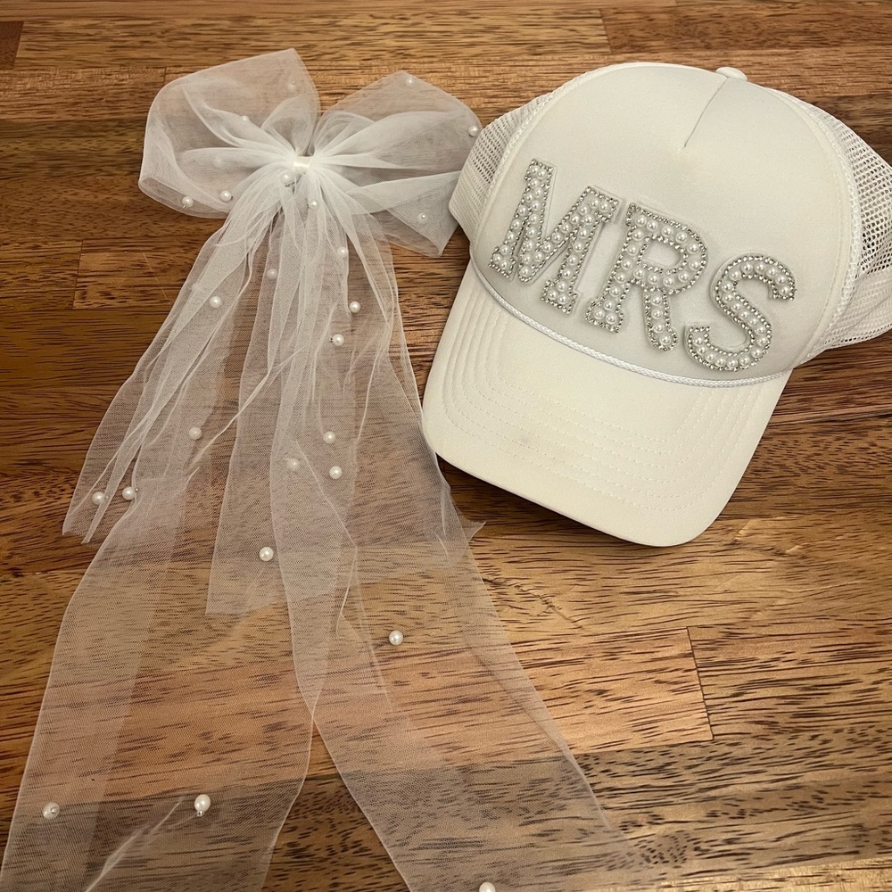 Mrs Hat with Pearl bow - worn once!